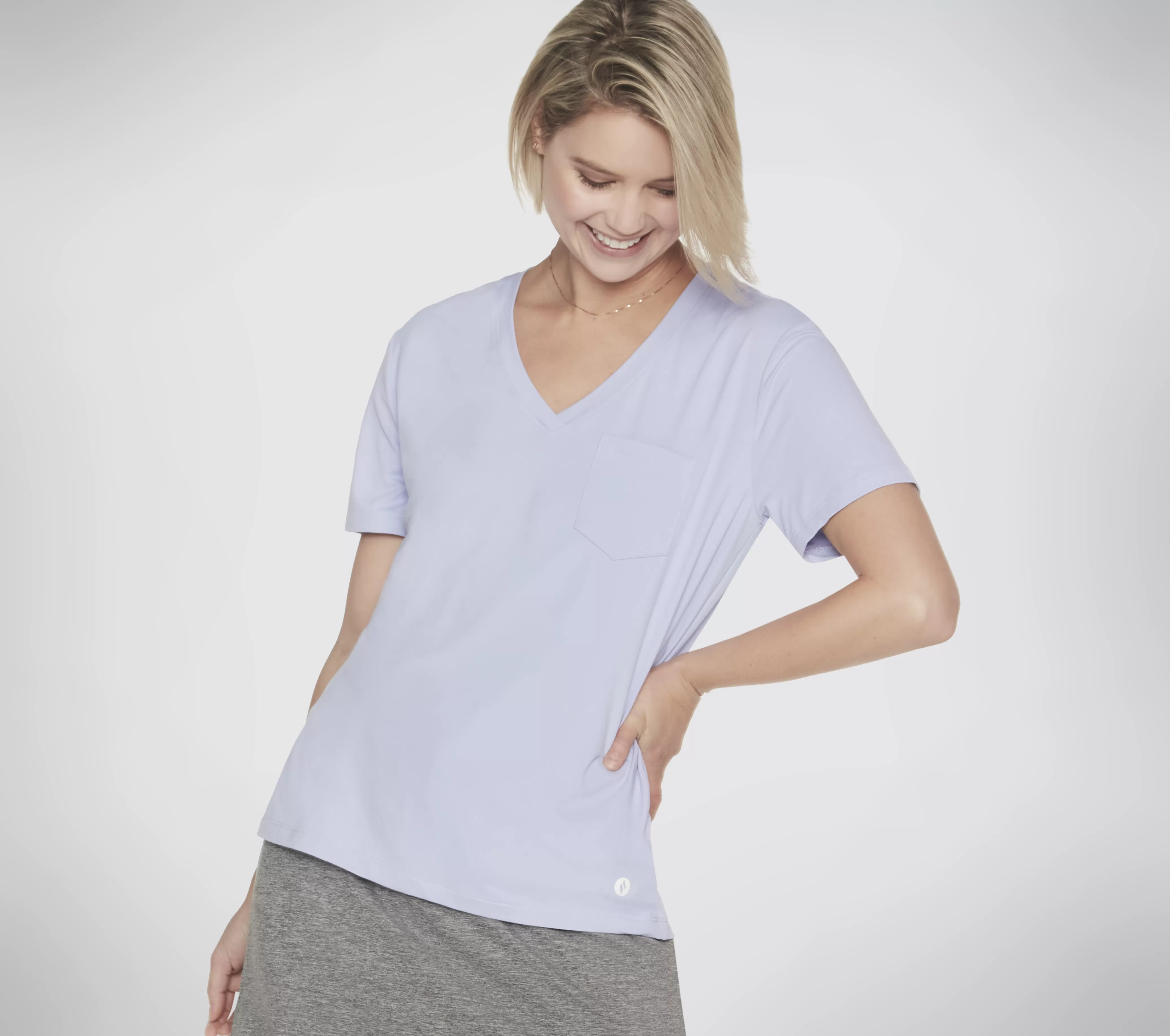 SKECHERS GO DRI SERENE V-Neck Tee | Mujer Tops Y Partes De Arriba | Tops Y Partes De Arriba