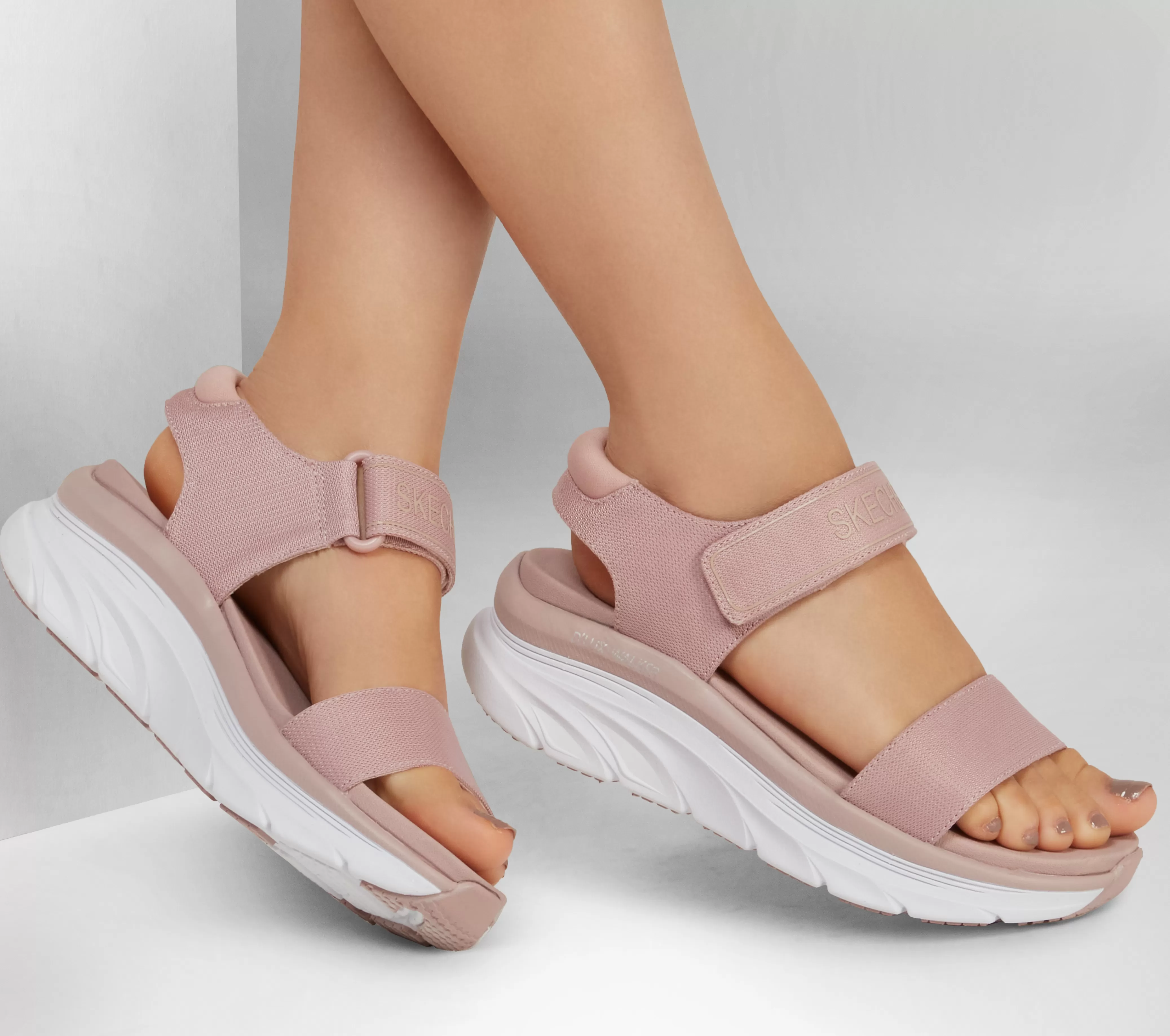 SKECHERS Relaxed Fit: D'Lux Walker - New Block | Mujer Sandalias