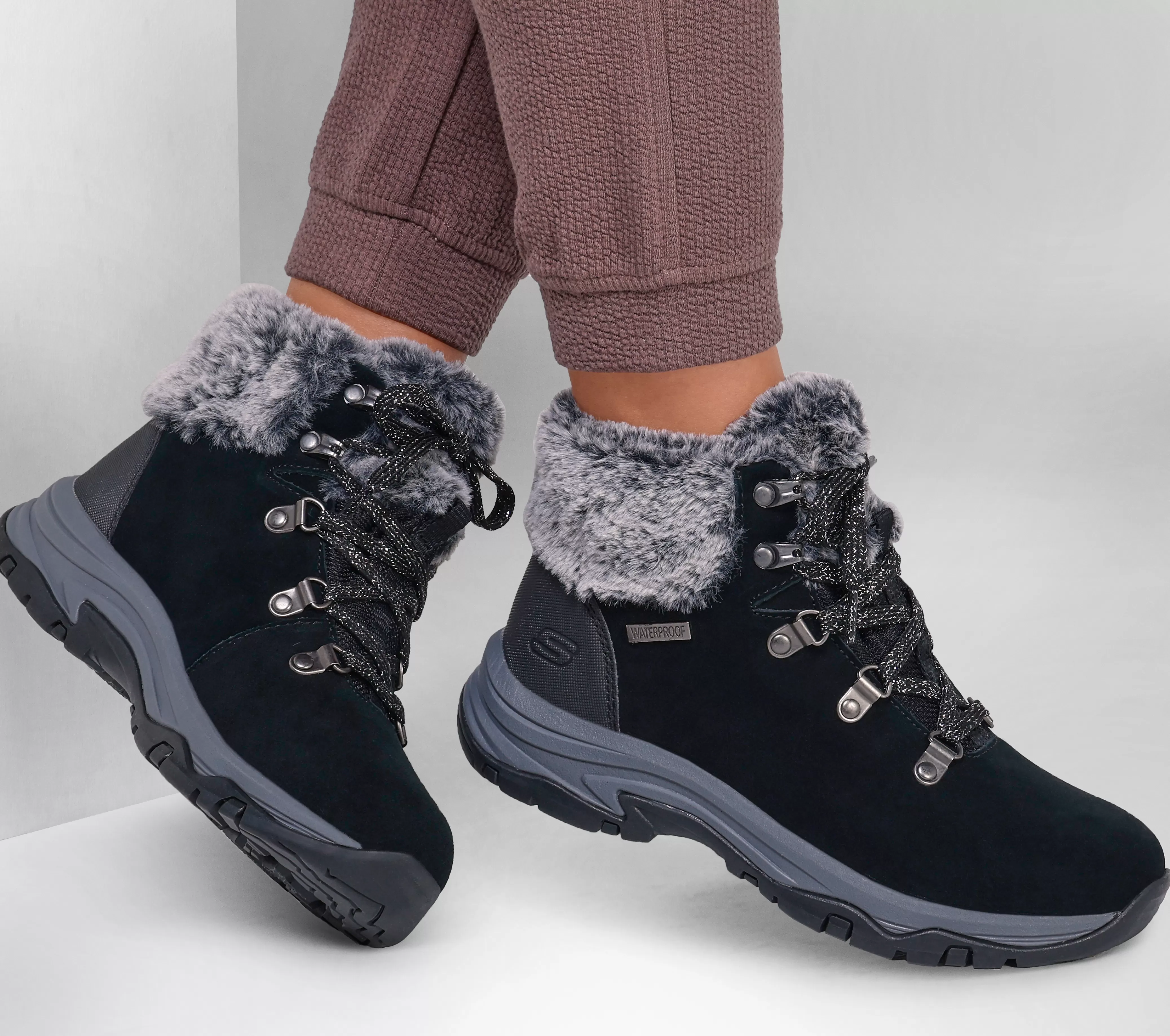 SKECHERS Relaxed Fit: Trego - Falls Finest | Mujer Botas